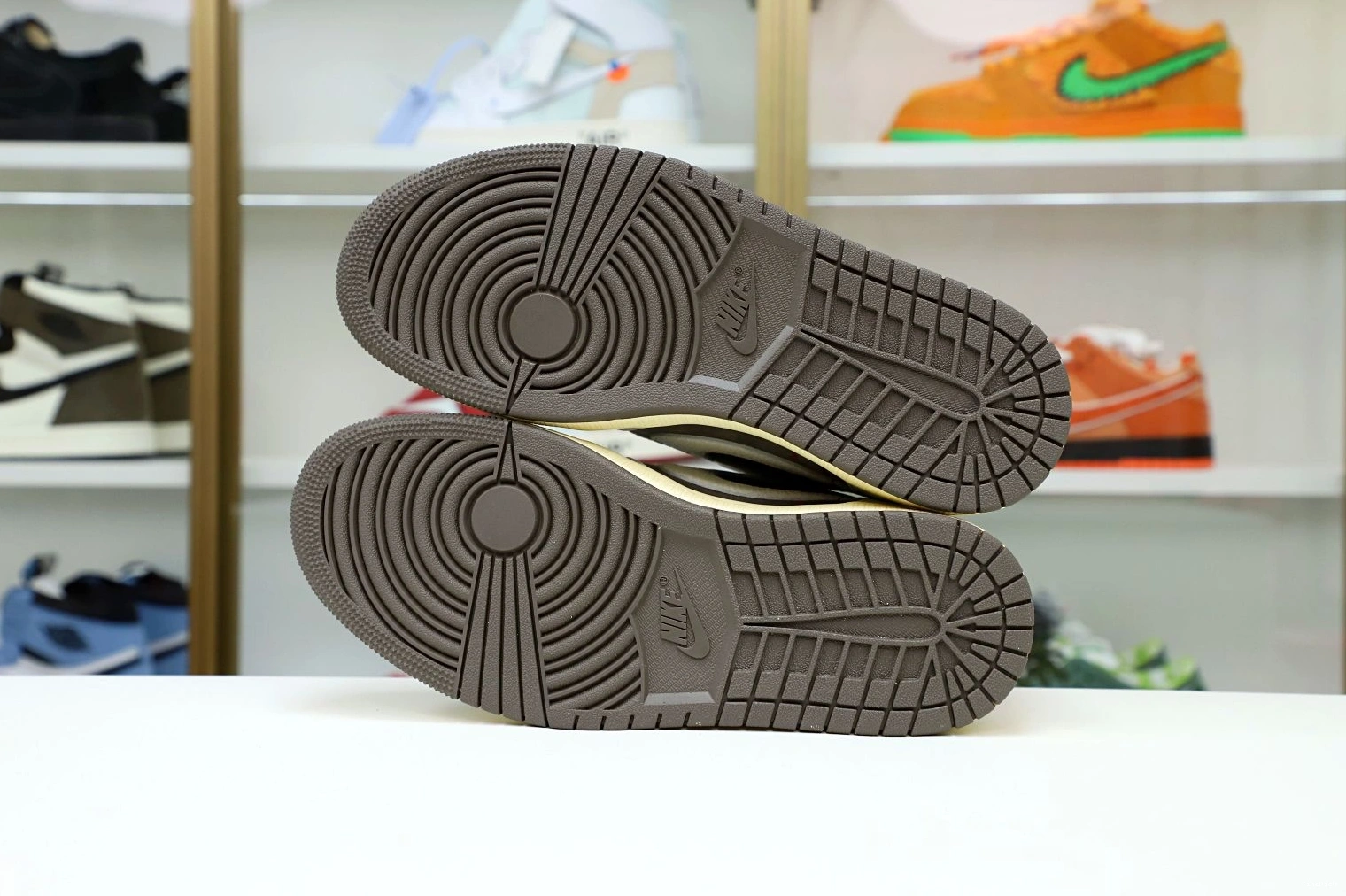 TRAVIS REVERSE LOW OG AIR MOCHA X SCOTT 1 JORDAN 0228